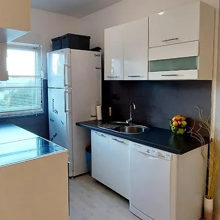 Apartman Near Fazana-500 From The Sea Exterior photo